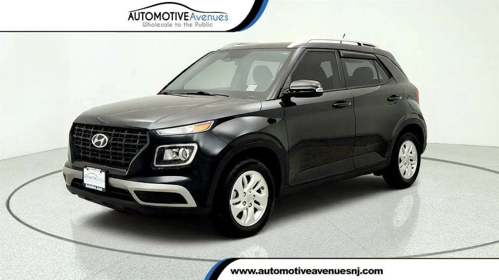Used 2023 Black Noir Pearl Hyundai SEL IVT image 1