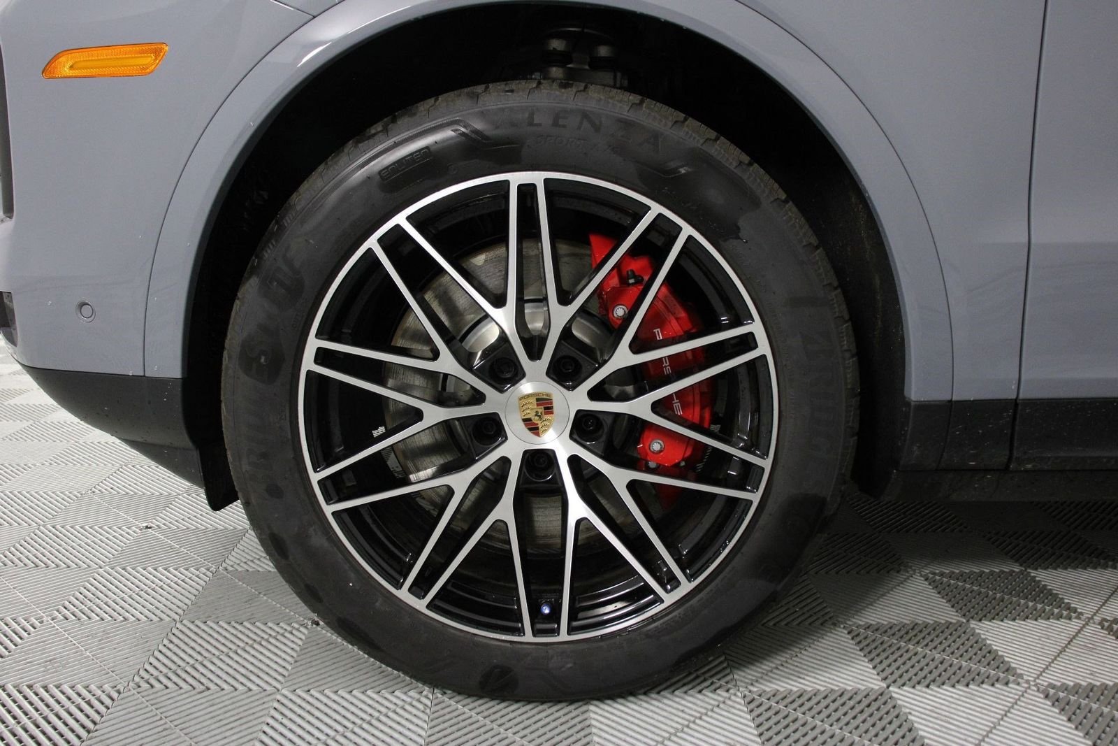 2026 Porsche Cayenne S - Photo 17