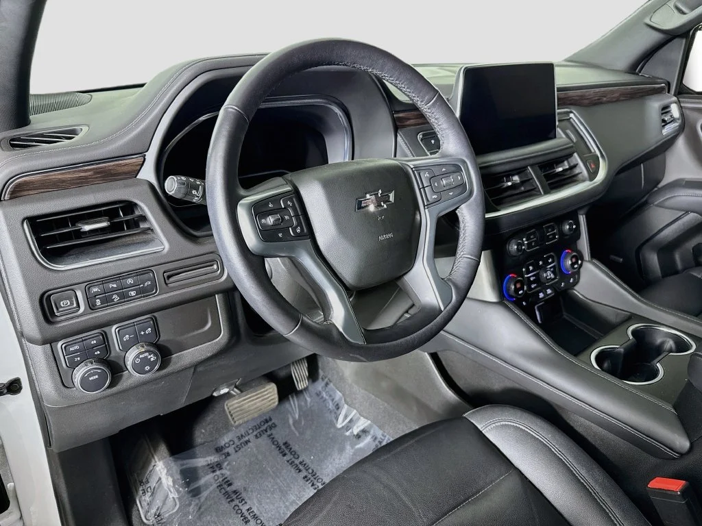 Used 2022 White Chevrolet Z71 image 9