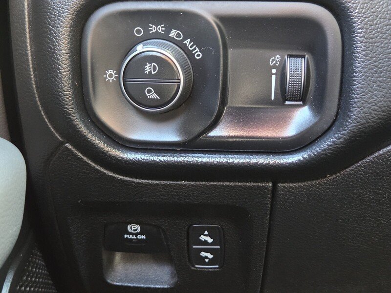 Used 2021 White Ram Big Horn/Lone Star image 34