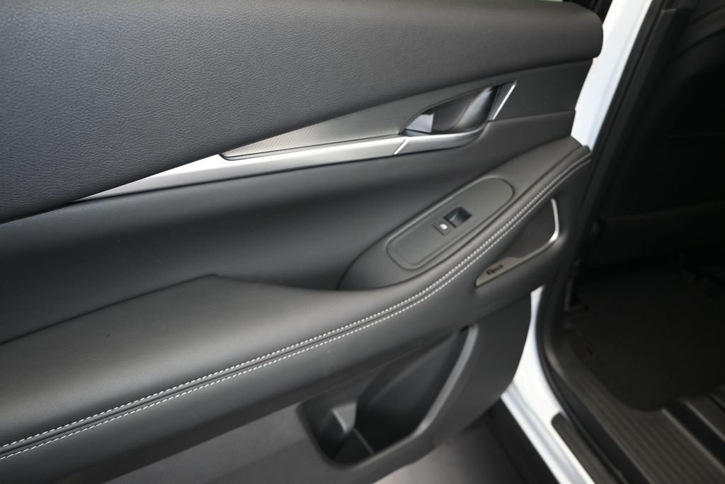 New 2027 RADIANT WHITE INFINITI Luxe FWD image 15
