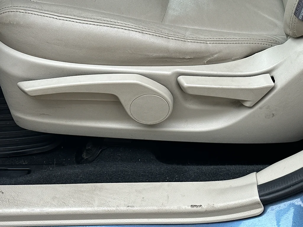 Used 2014 Quartz Blue Pearl Subaru Limited image 23