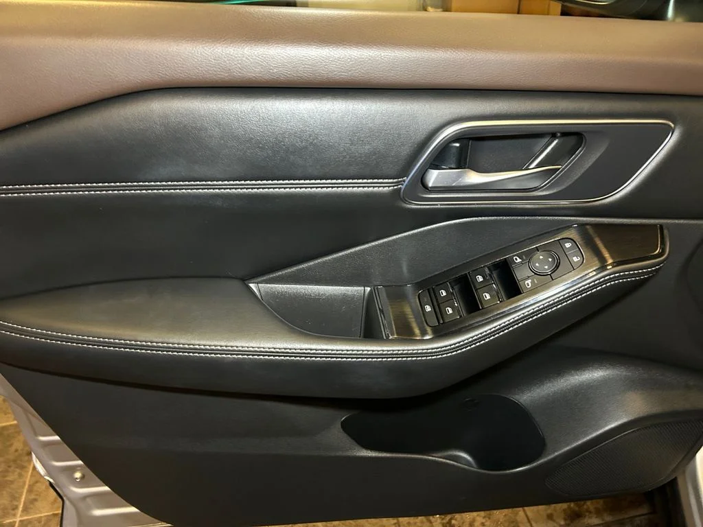 Used 2021 Brilliant Silver Nissan SV image 23