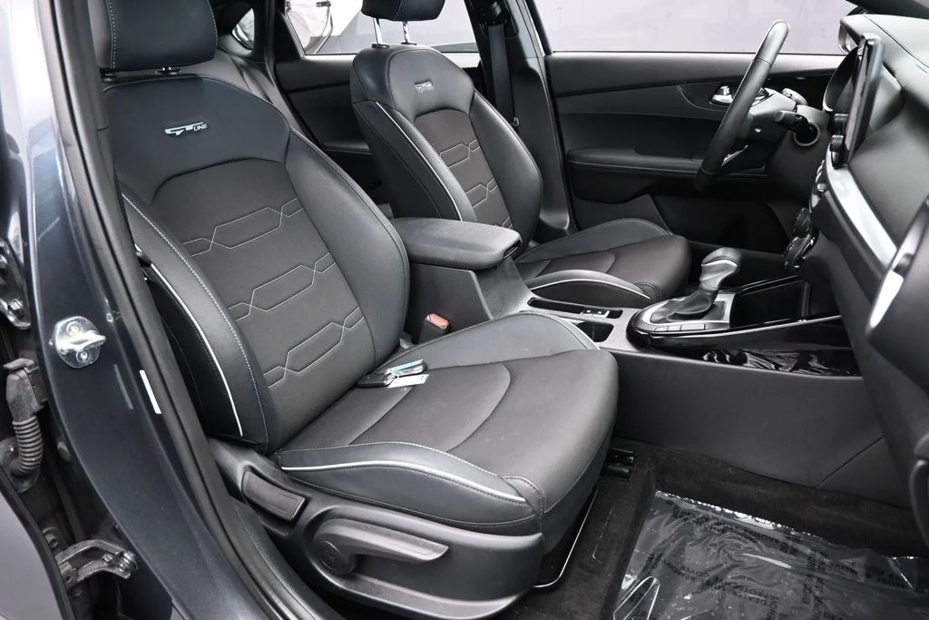 Used 2024 Gravity Gray Kia GT-Line image 46