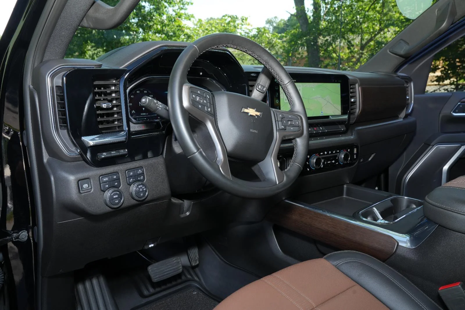 Used 2024 Black Chevrolet High Country DRW image 25