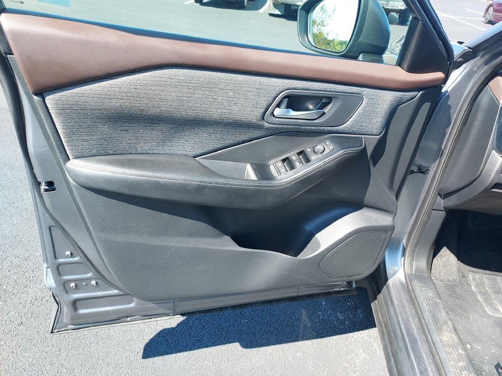 Used 2022 Gray Nissan SV image 12