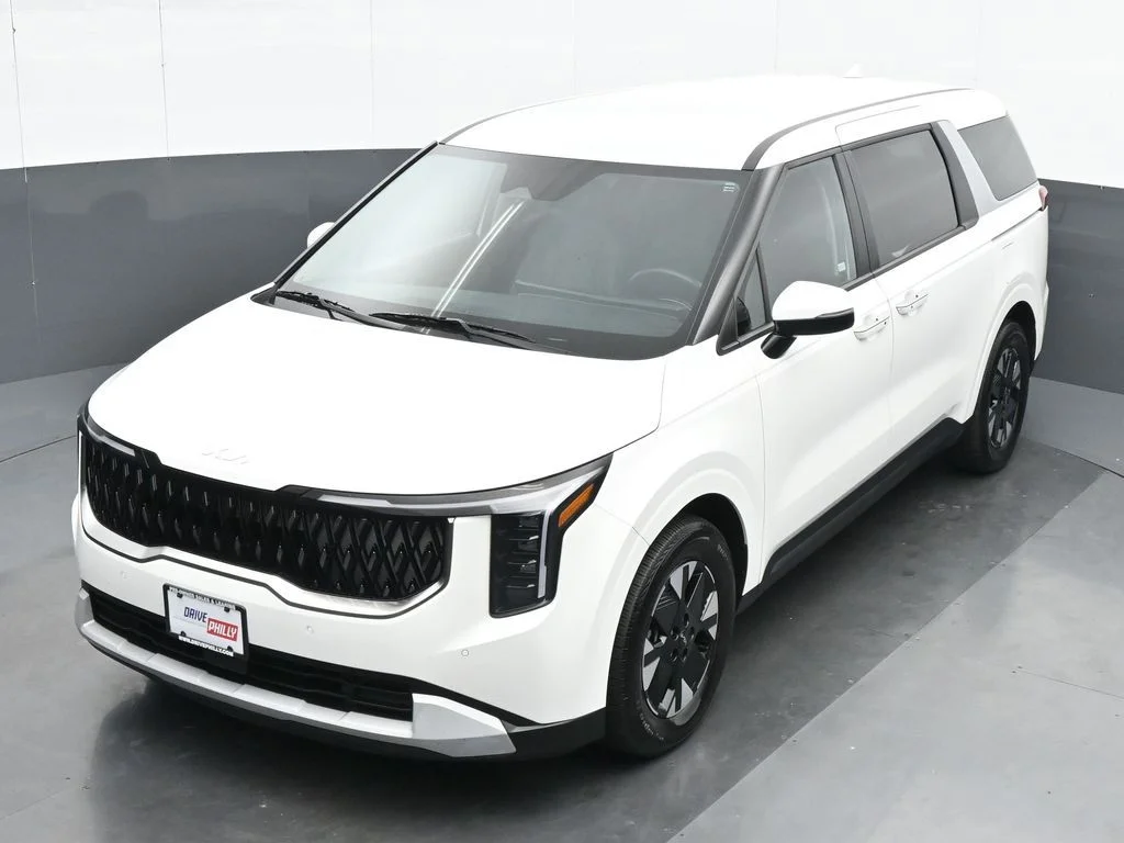 Used 2026 White Kia LXS image 19