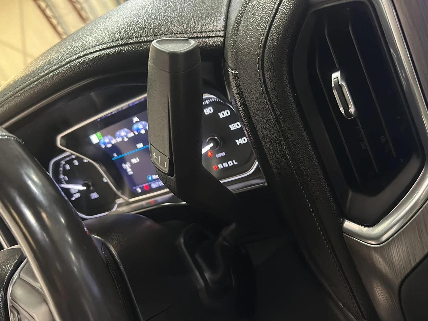 Used 2020 White Frost Tricoat GMC Denali image 27