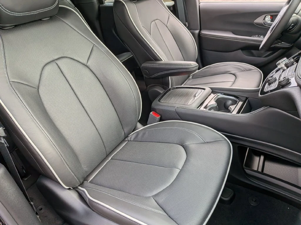 New 2027 Black Chrysler Limited image 34
