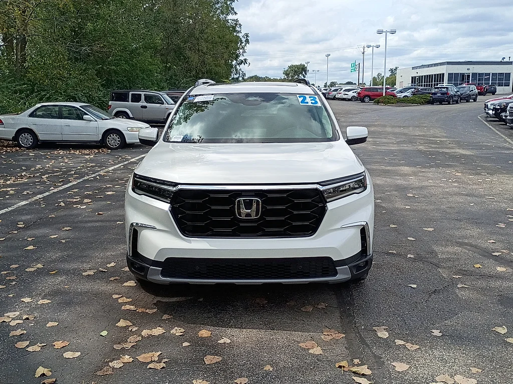 2023 Honda Pilot Touring, photo 8 of 12