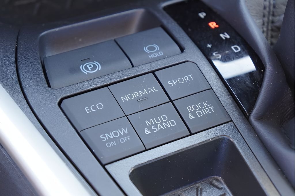Used 2025 Silver Sky Metallic Toyota LE image 29