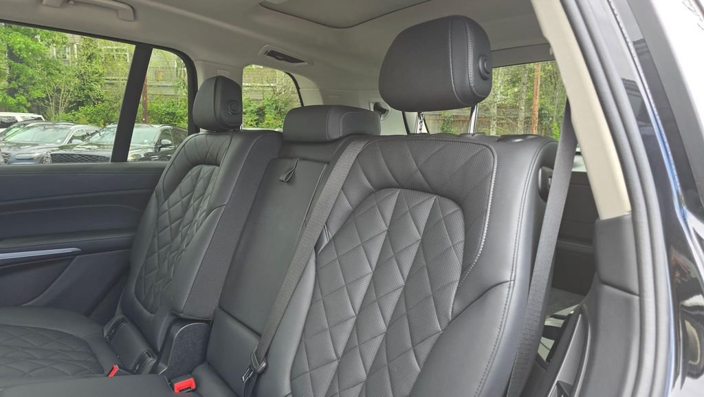Used 2024 Black Sapphire Metallic BMW xDrive40i image 17
