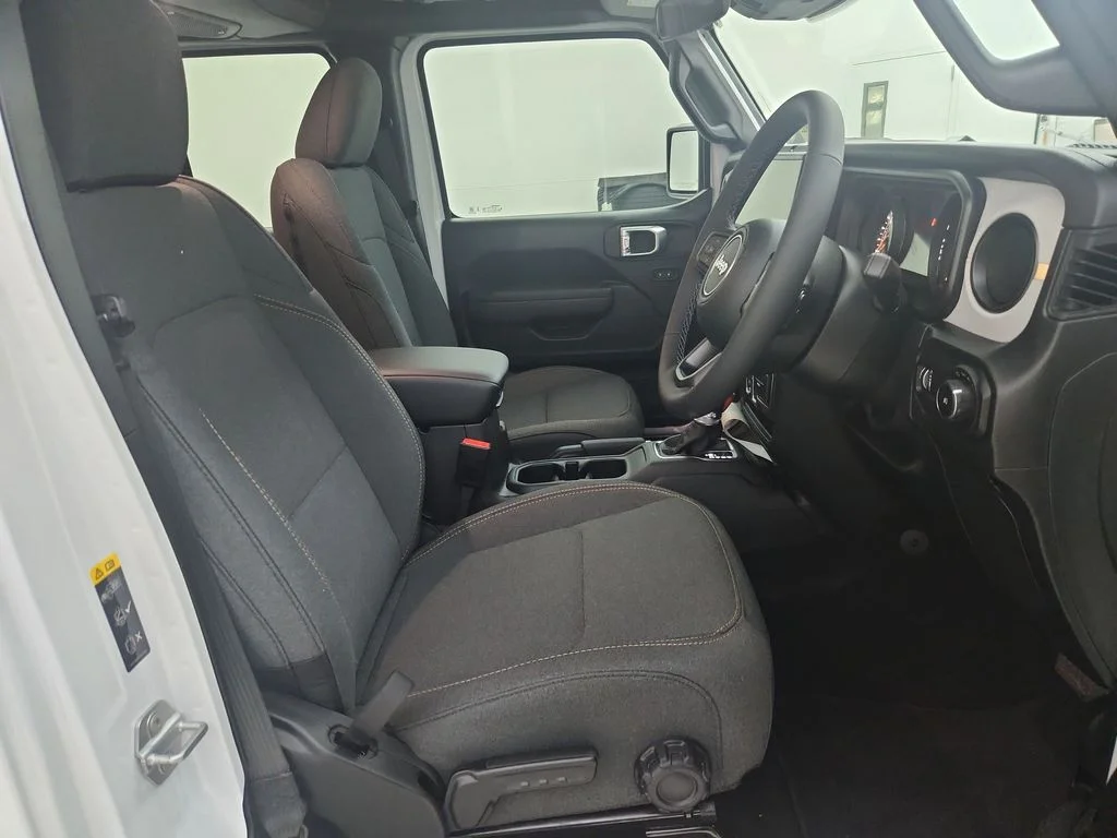 New 2026 Bright White Clearcoat Jeep Sport RHD image 18