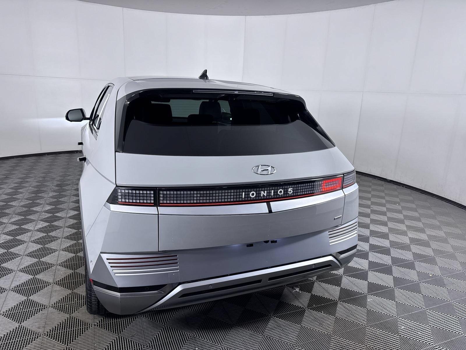 Certified Used 2024 Cyber Gray Hyundai Limited image 23