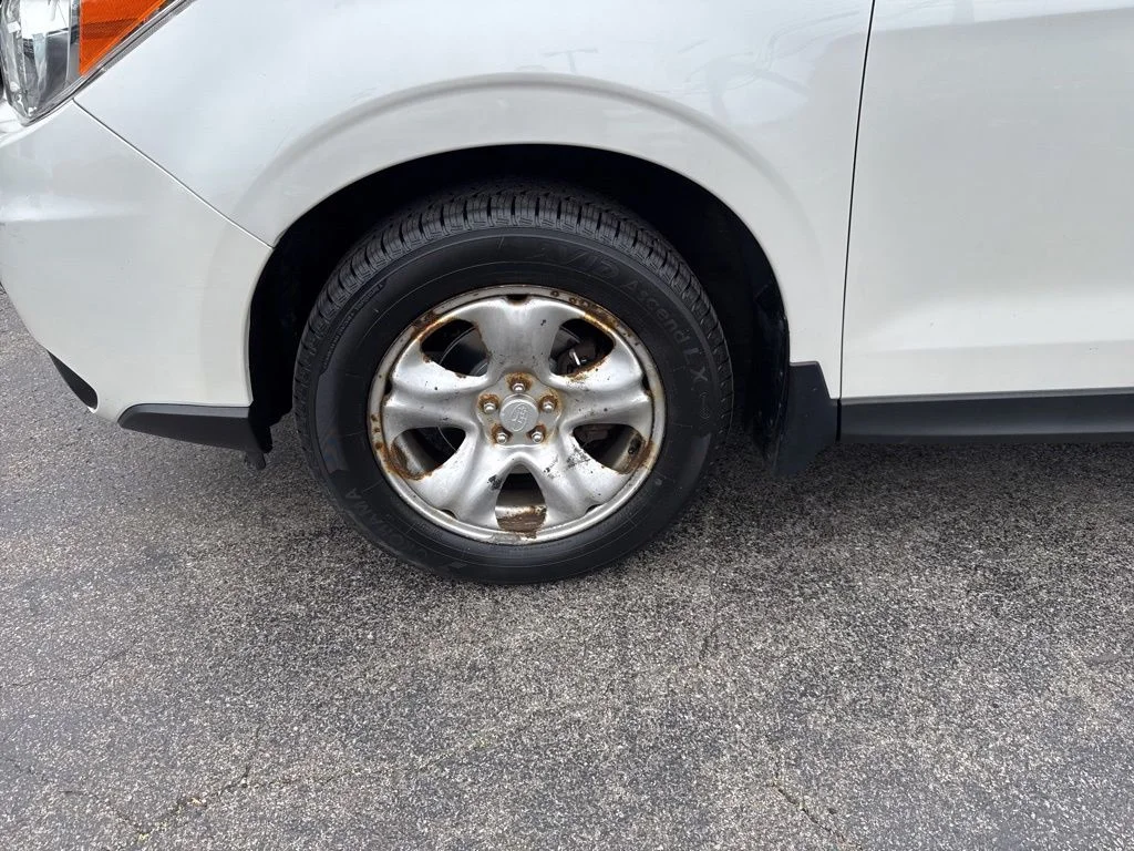 Used 2015 White Subaru 2.5i image 12