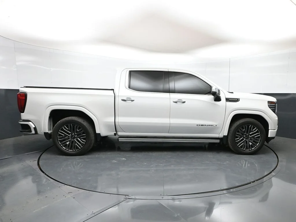 Used 2022 White GMC Denali Ultimate image 33