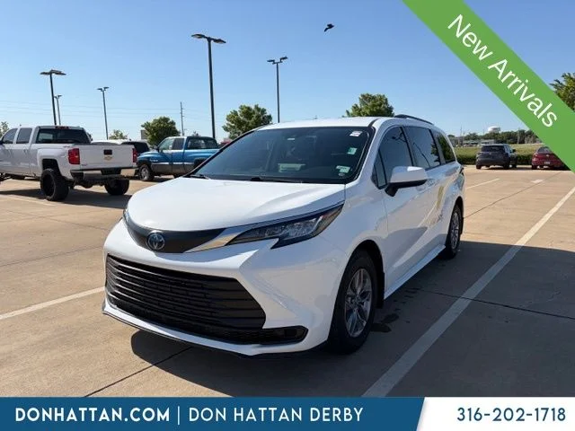 2022 Toyota Sienna LE 8-Passenger Hybrid FWD's photo