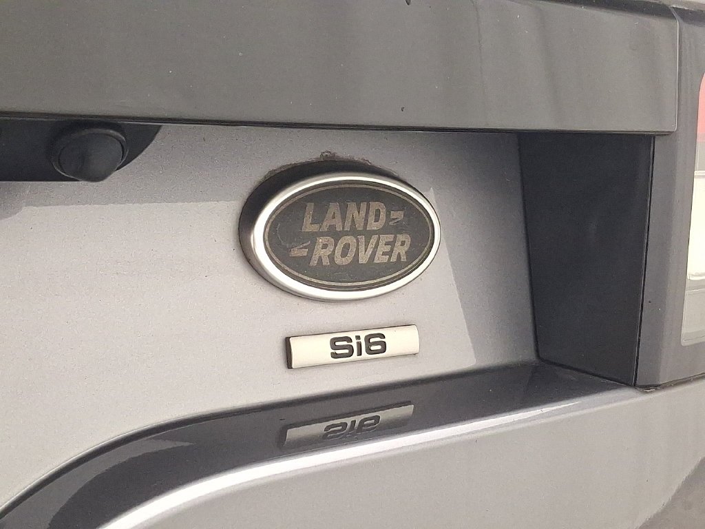 Used 2020  Land Rover SE image 34