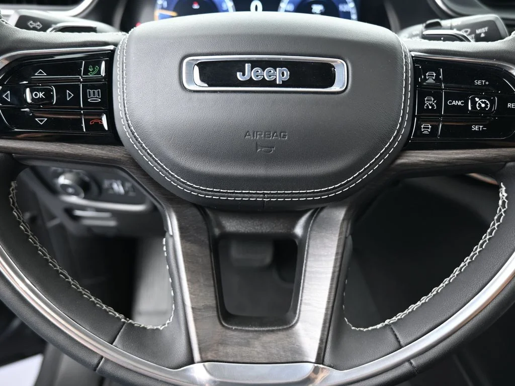 Used 2024 Baltic Gray Metallic Clearcoat Jeep Overland image 33