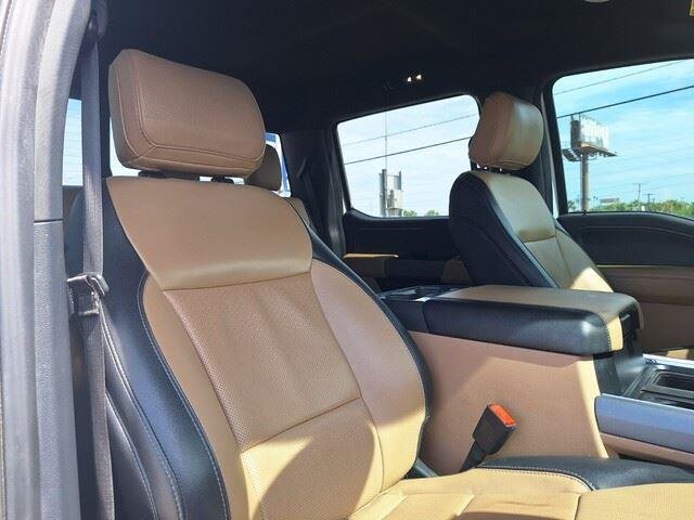 Used 2023 Star White Metallic Tri-Coat Ford LARIAT image 33