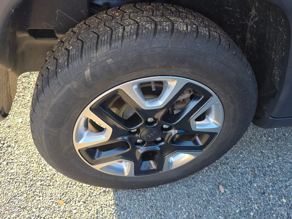 Used 2018 Laser Blue Pearl Coat Jeep Trailhawk image 5
