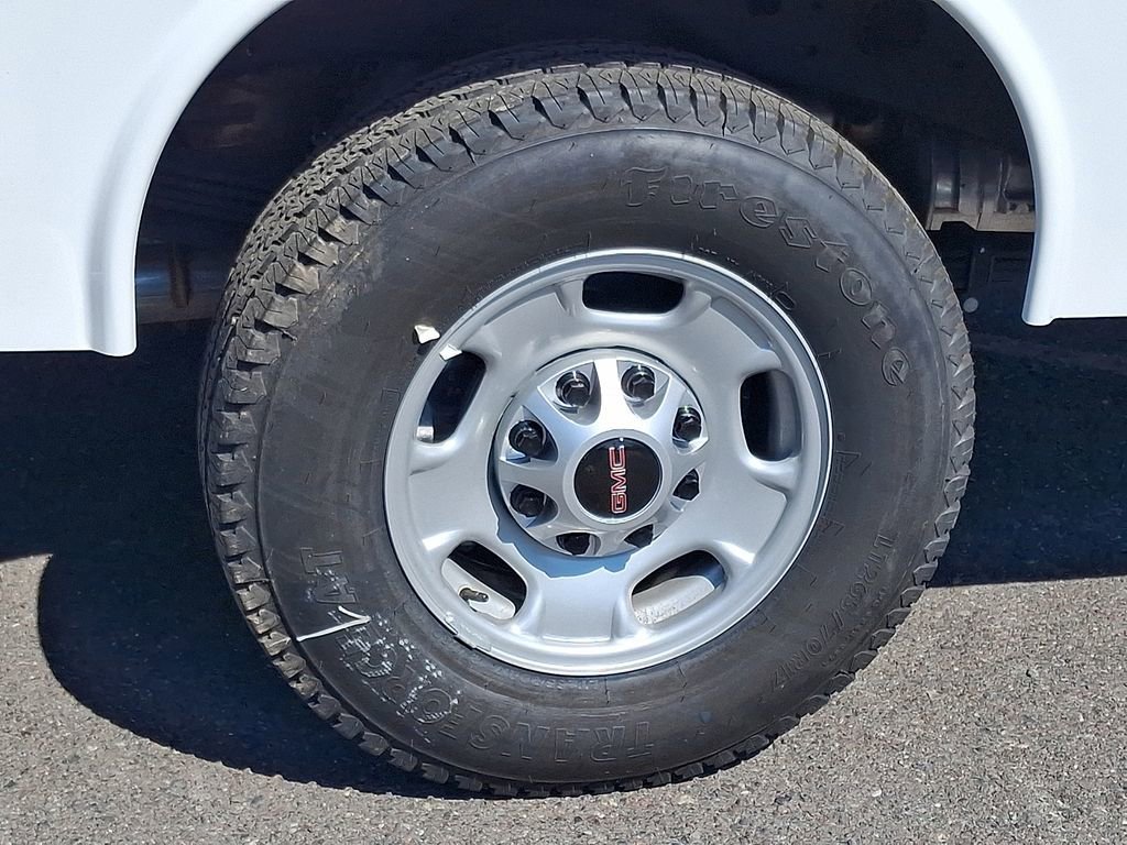 New 2025 Summit White GMC Pro image 5
