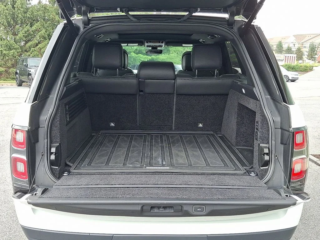 Used 2019 Fuji White Land Rover 3.0L V6 Supercharged HSE image 28