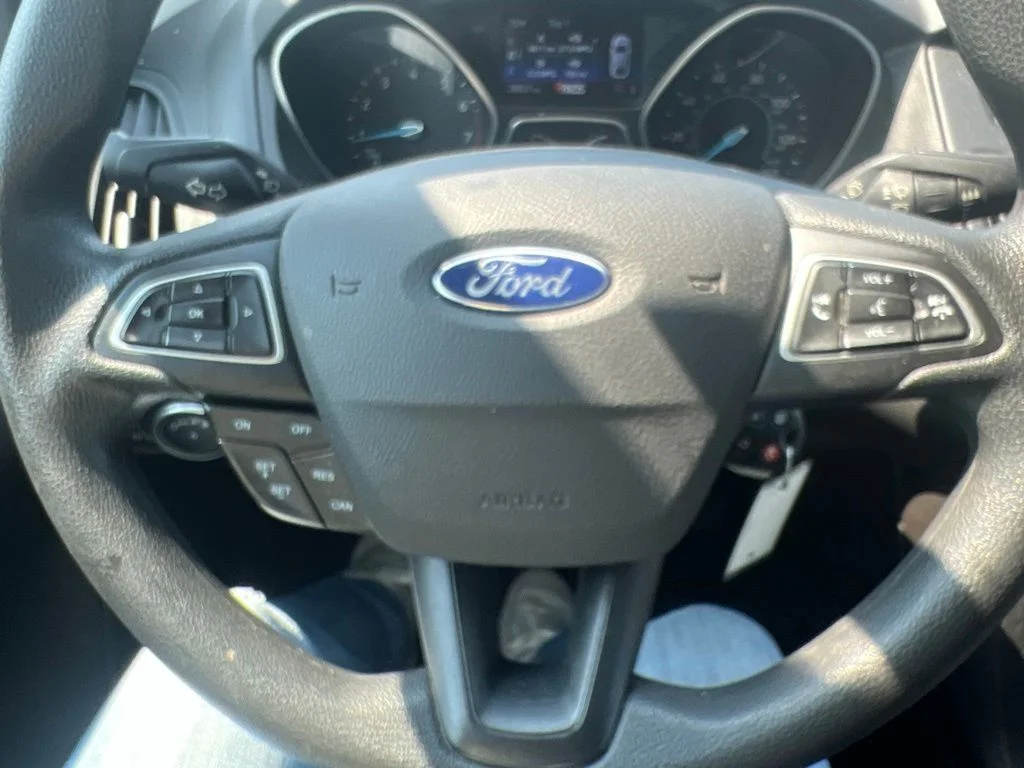 Used 2017 White Gold Metallic Ford SE image 10