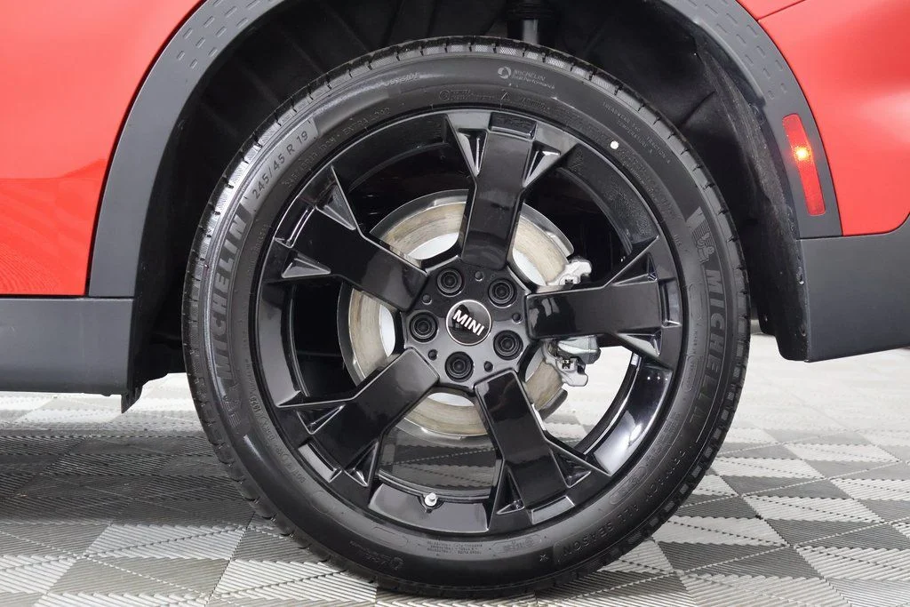New 2027 Chili Red MINI Signature Plus image 10