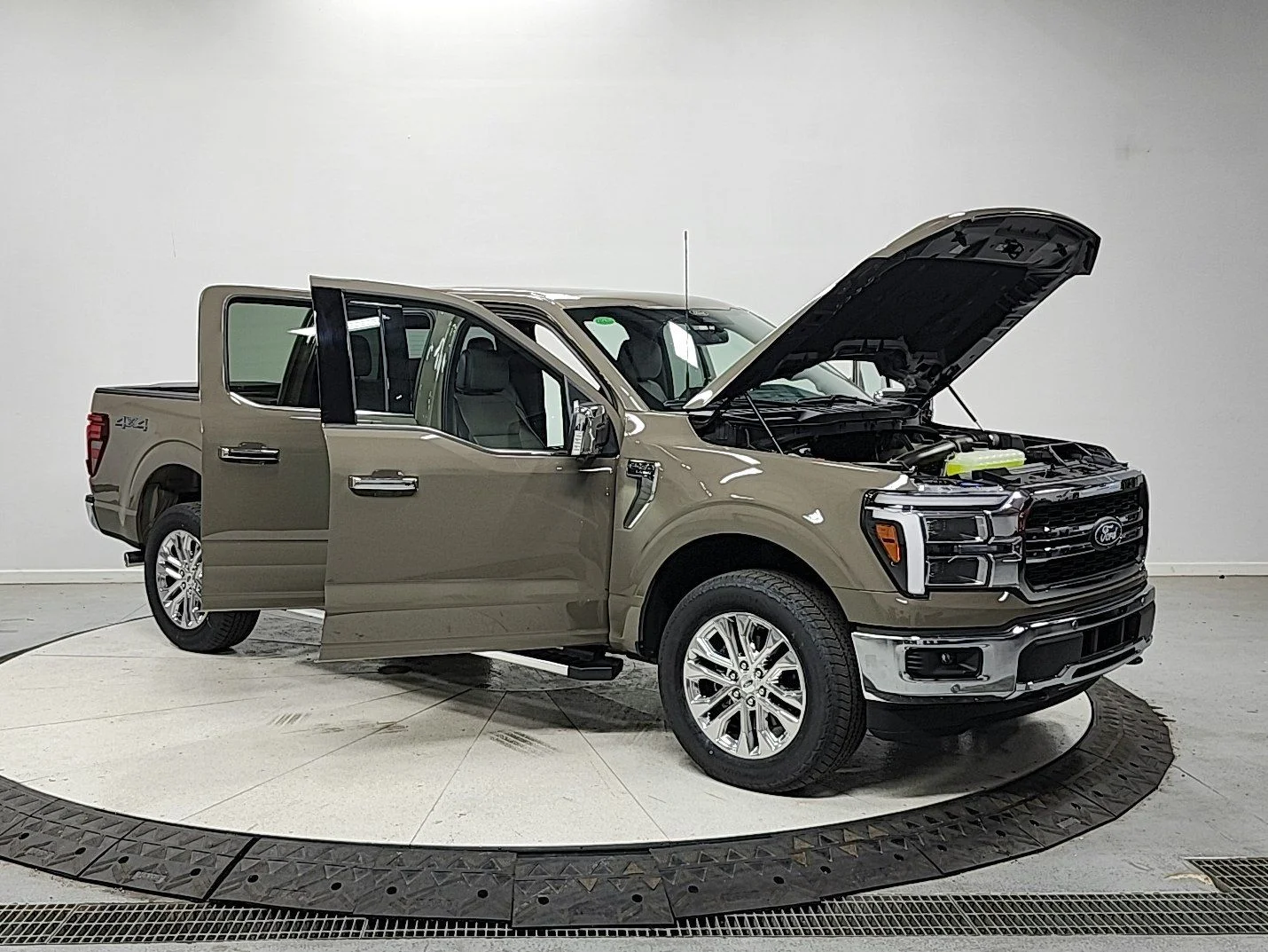 New 2026 Gray Ford Lariat image 9