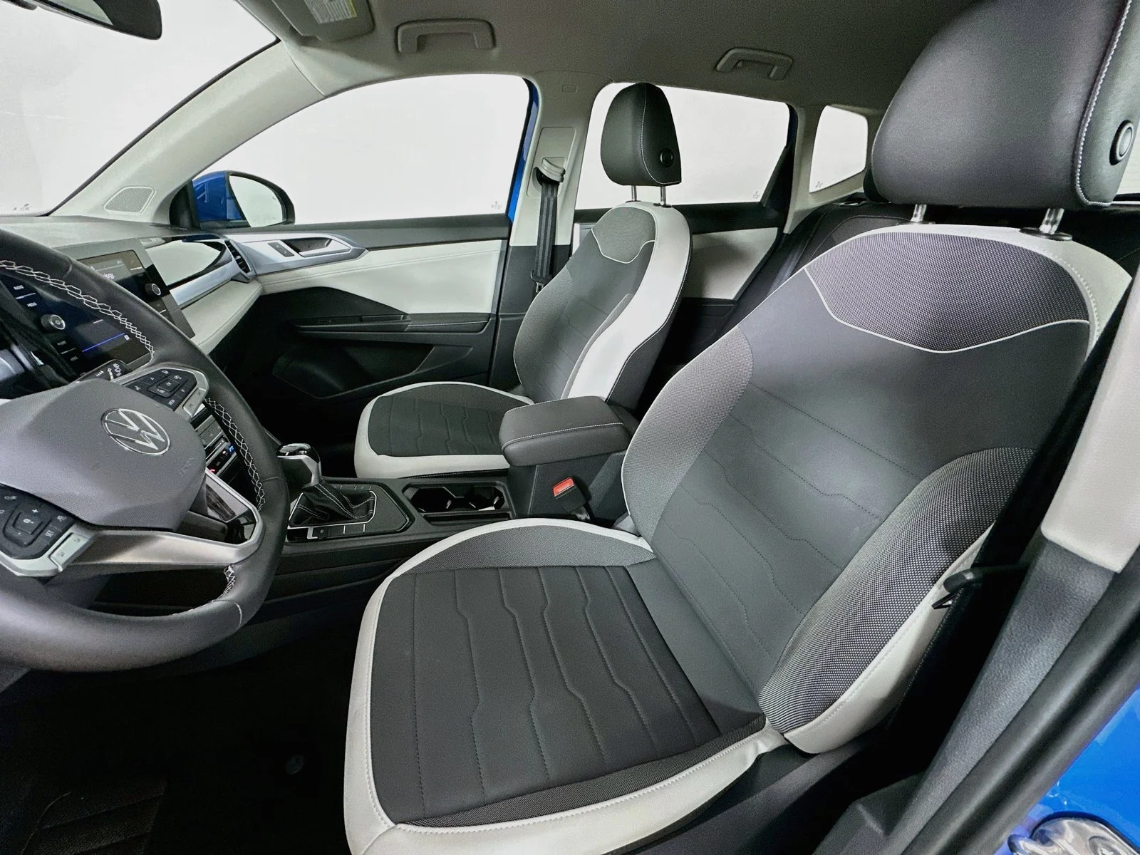 Used 2025 Blue Volkswagen  image 30