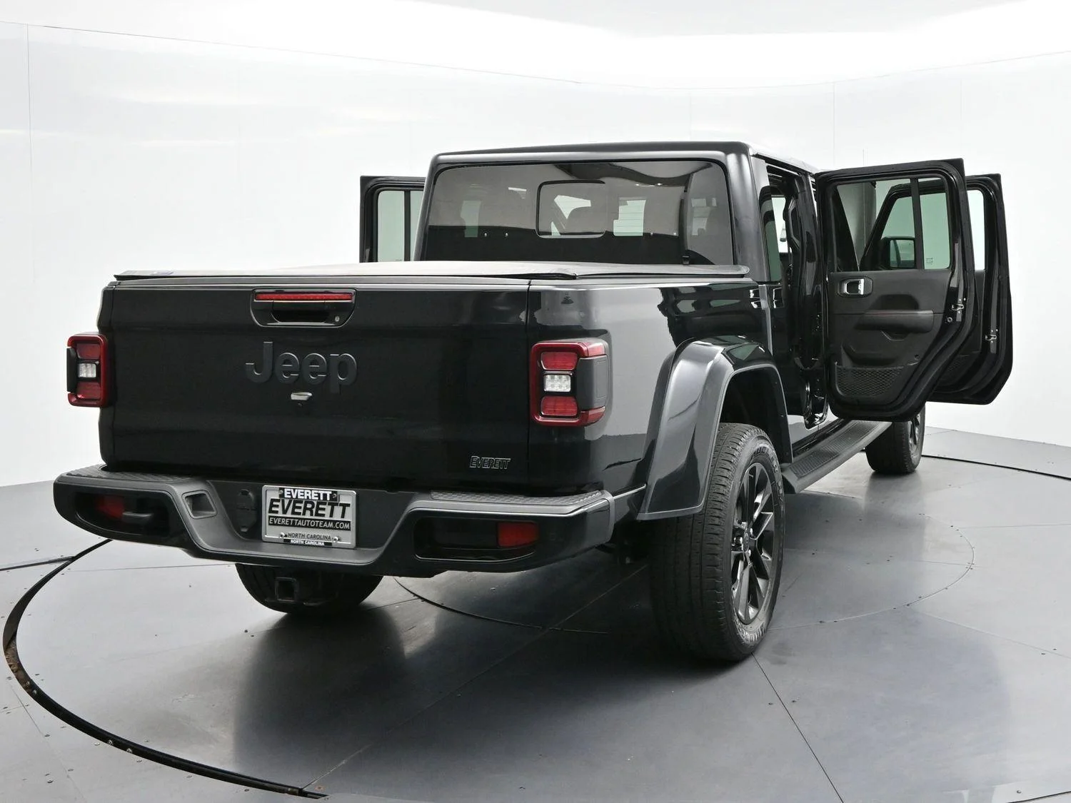 Used 2023 Black Clearcoat Jeep High Altitude image 38