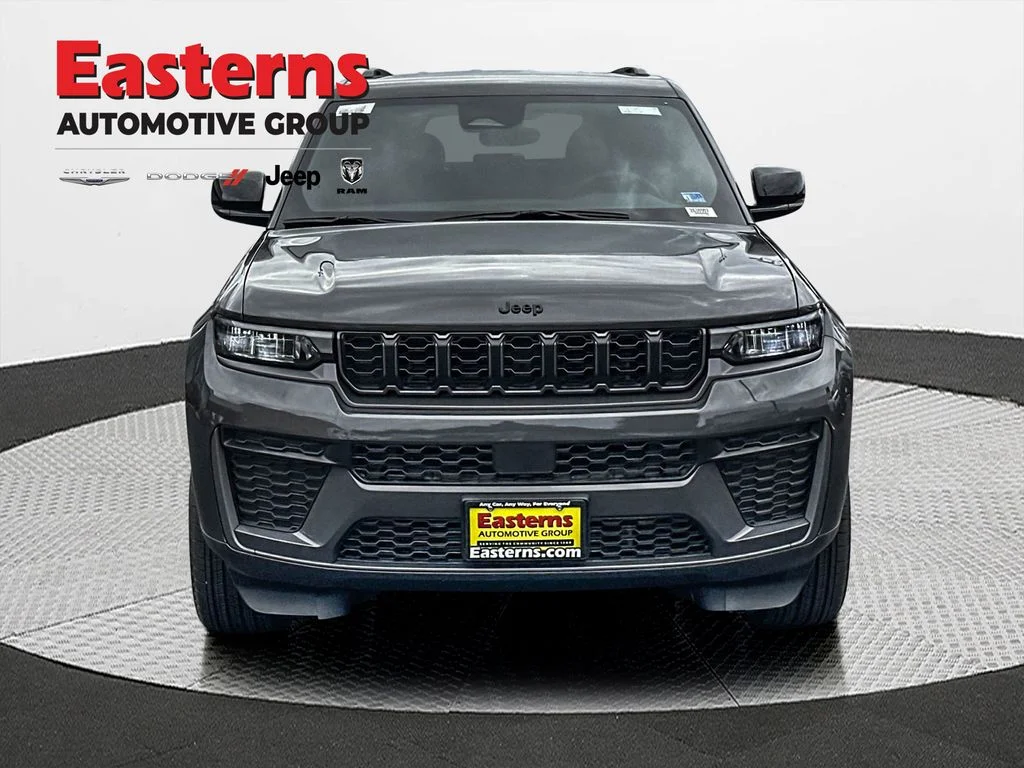 New 2026 Baltic Gray Metallic Clear-Coat Exterior Paint Jeep Altitude image 3