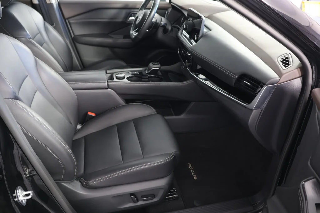 Used 2023 Super Black Nissan SL image 23