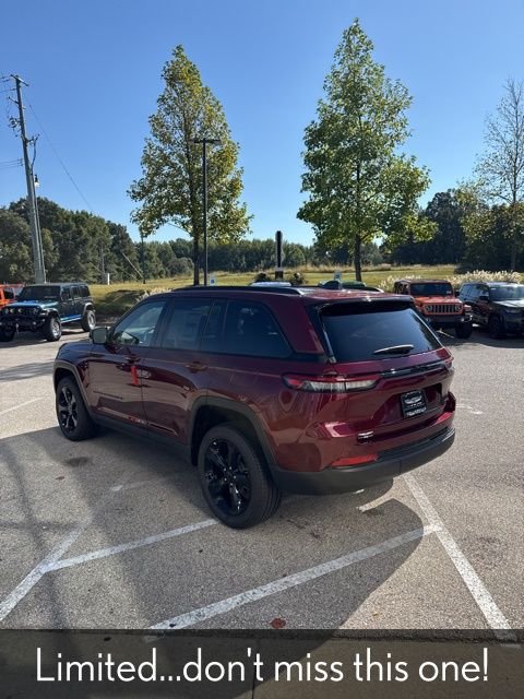 New 2025 Velvet Red Pearl-Coat Exterior Paint Jeep Limited image 3