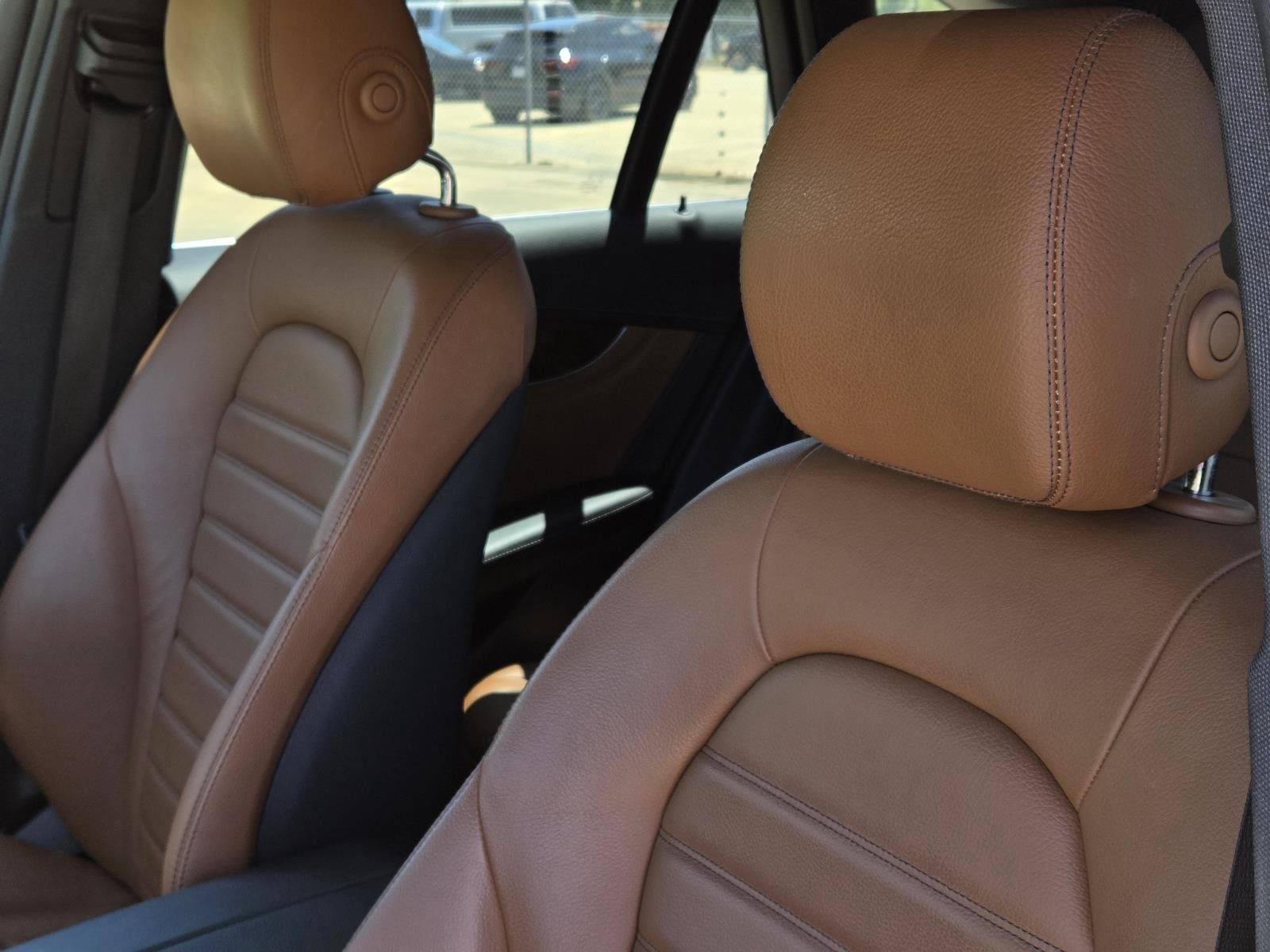 Used 2018 designo Diamond White Metallic Mercedes-Benz GLC 300 image 33