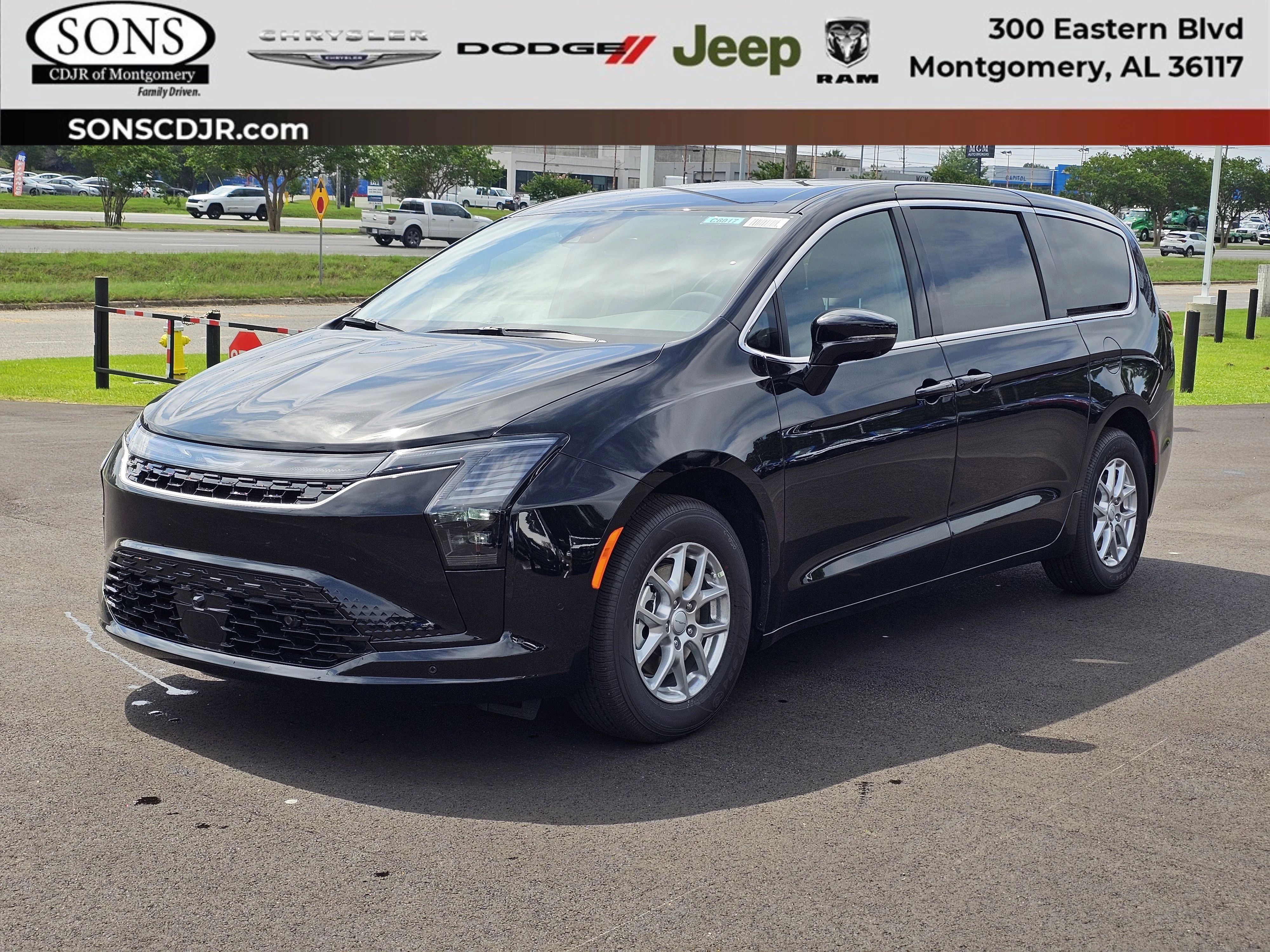 2027 Chrysler Pacifica Select's photo