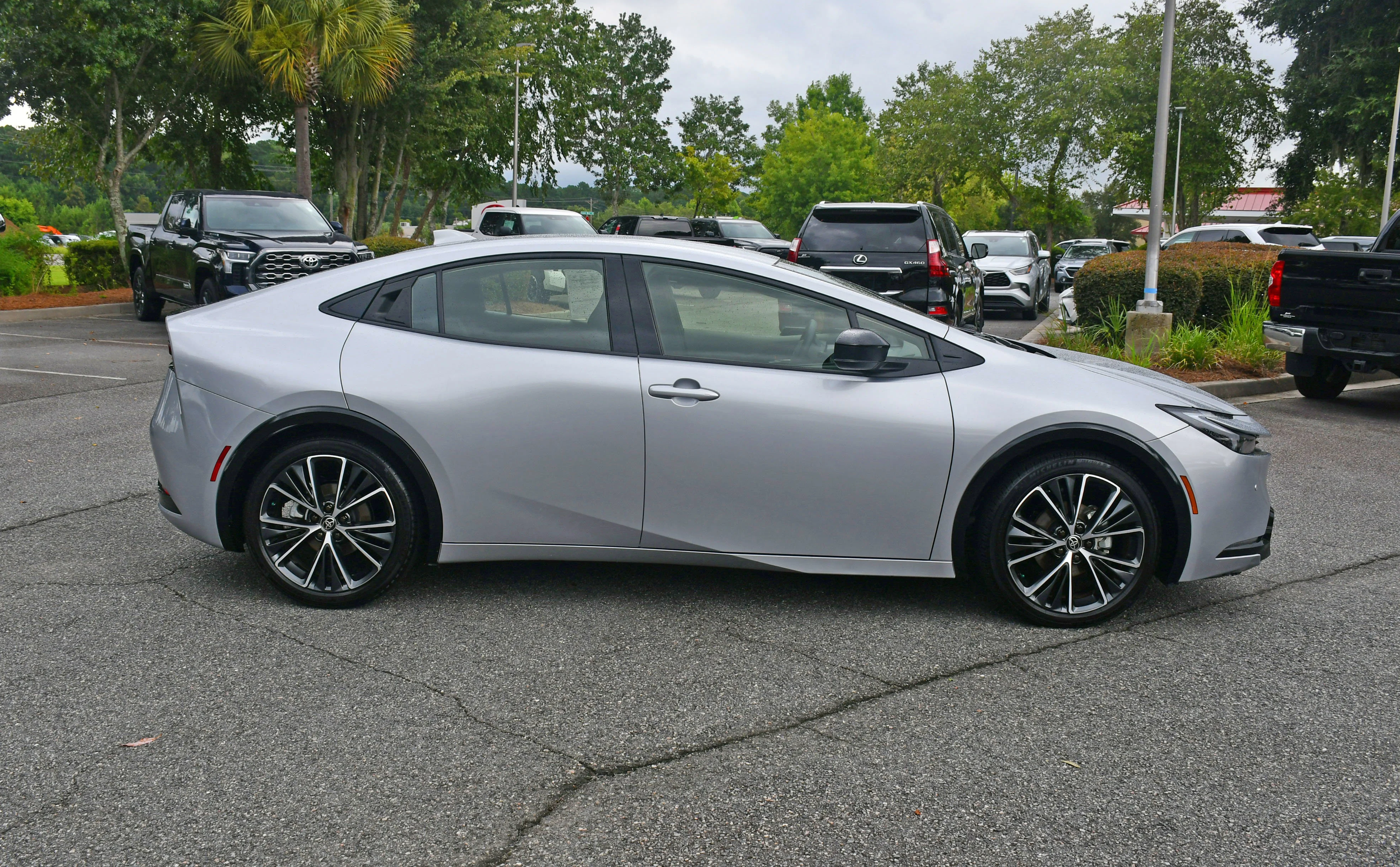 Used 2025  Toyota XLE image 5