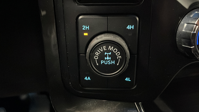 Used 2023 Star White Metallic Tri-Coat Ford Lariat image 32