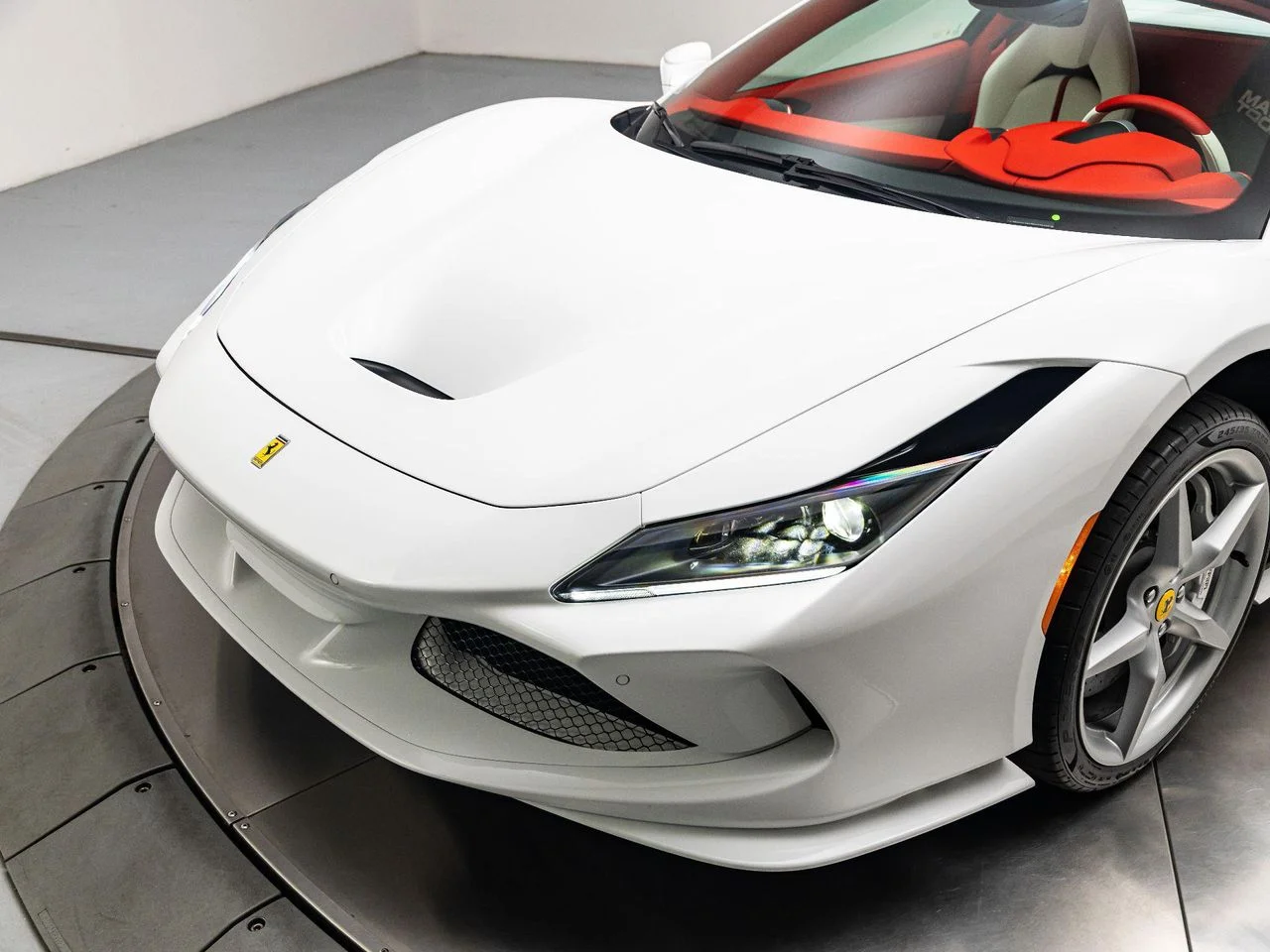 Used 2022 Bianco Cervino - Extra Campionario Ferrari Spider image 17