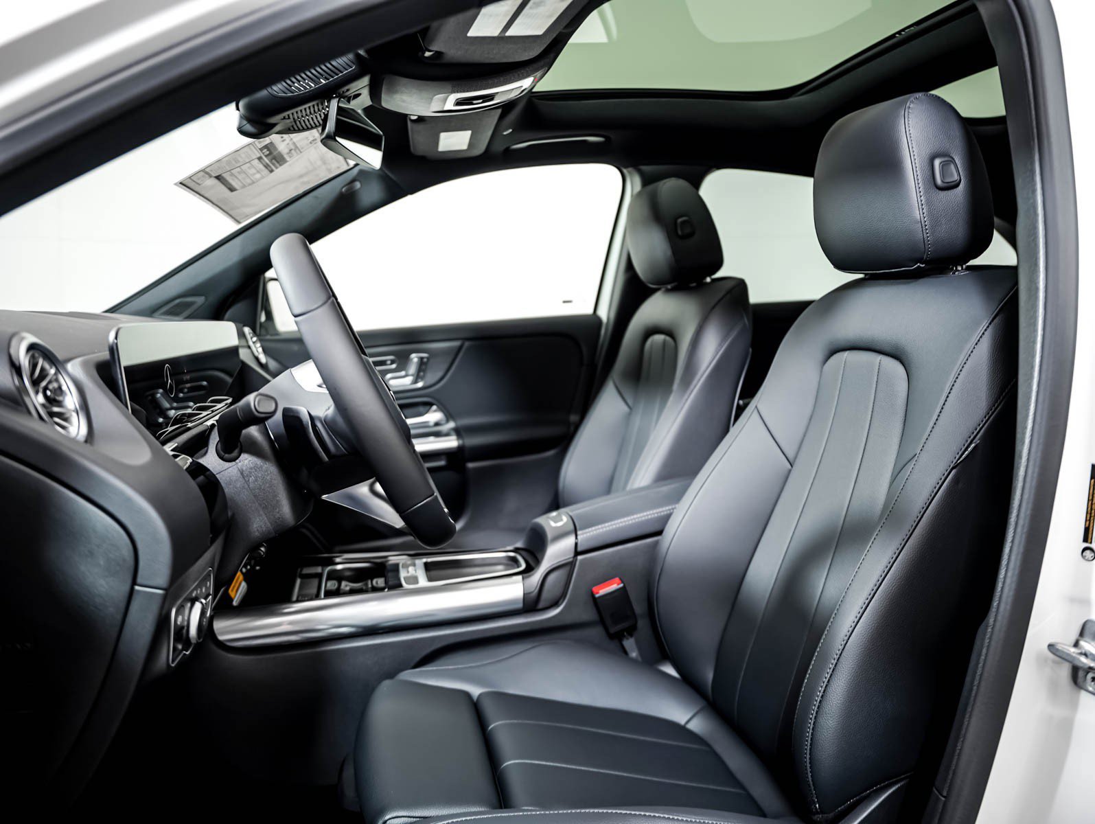 New 2026 Polar White Mercedes-Benz GLA 250 image 8