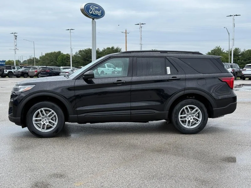 New 2026 Agate Black Metallic Ford Active w/100A Pkg 4WD image 2