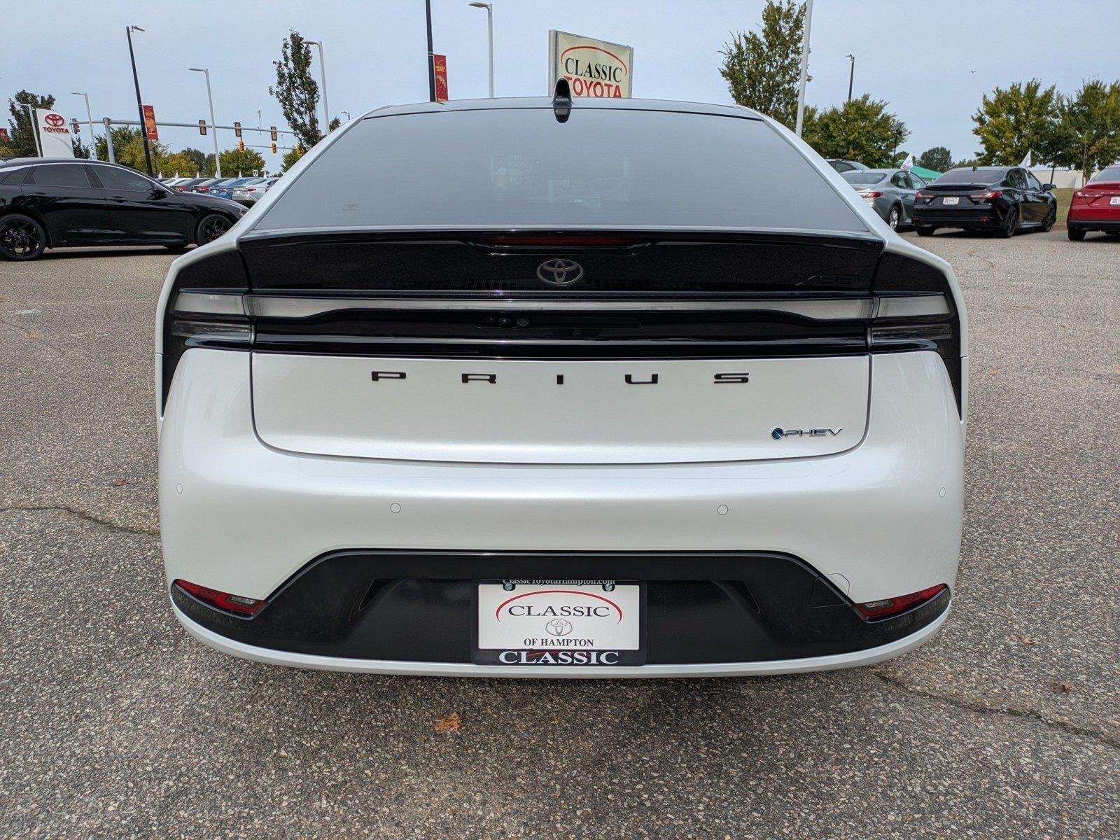 Used 2026 Wind Chill Pearl Toyota XSE Premium image 5
