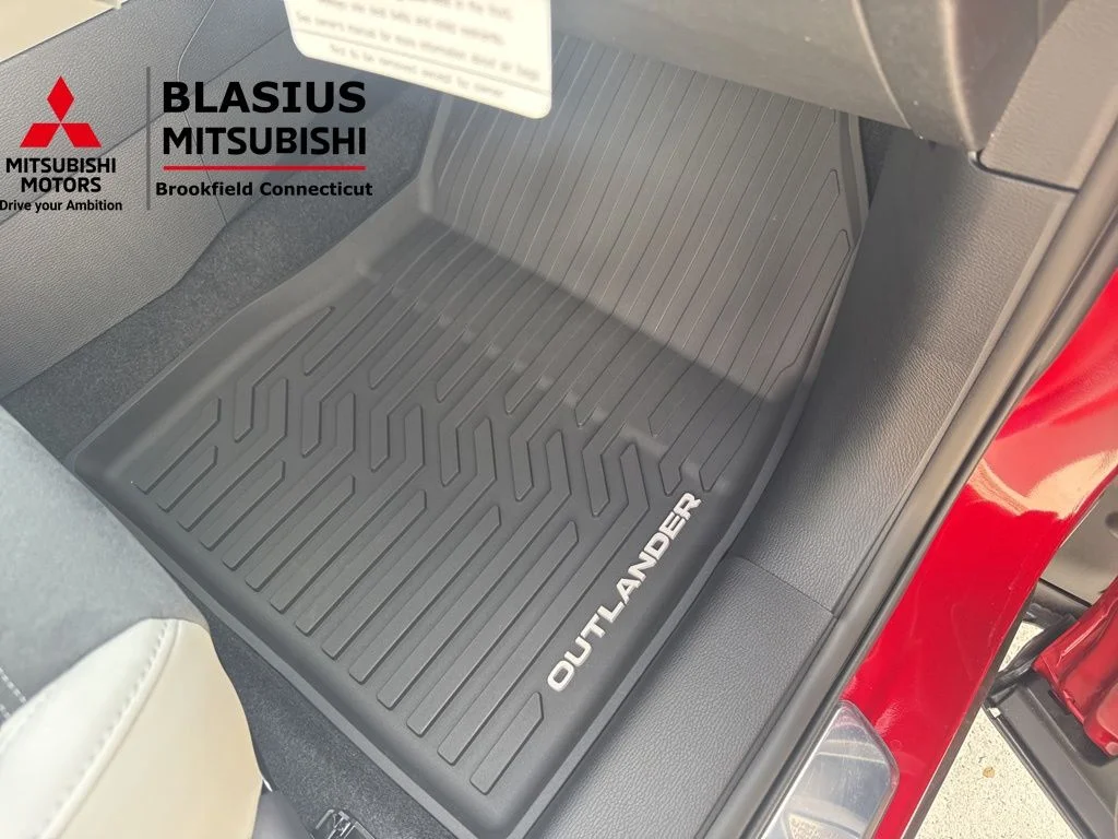 New 2026 Red Mitsubishi SE image 23