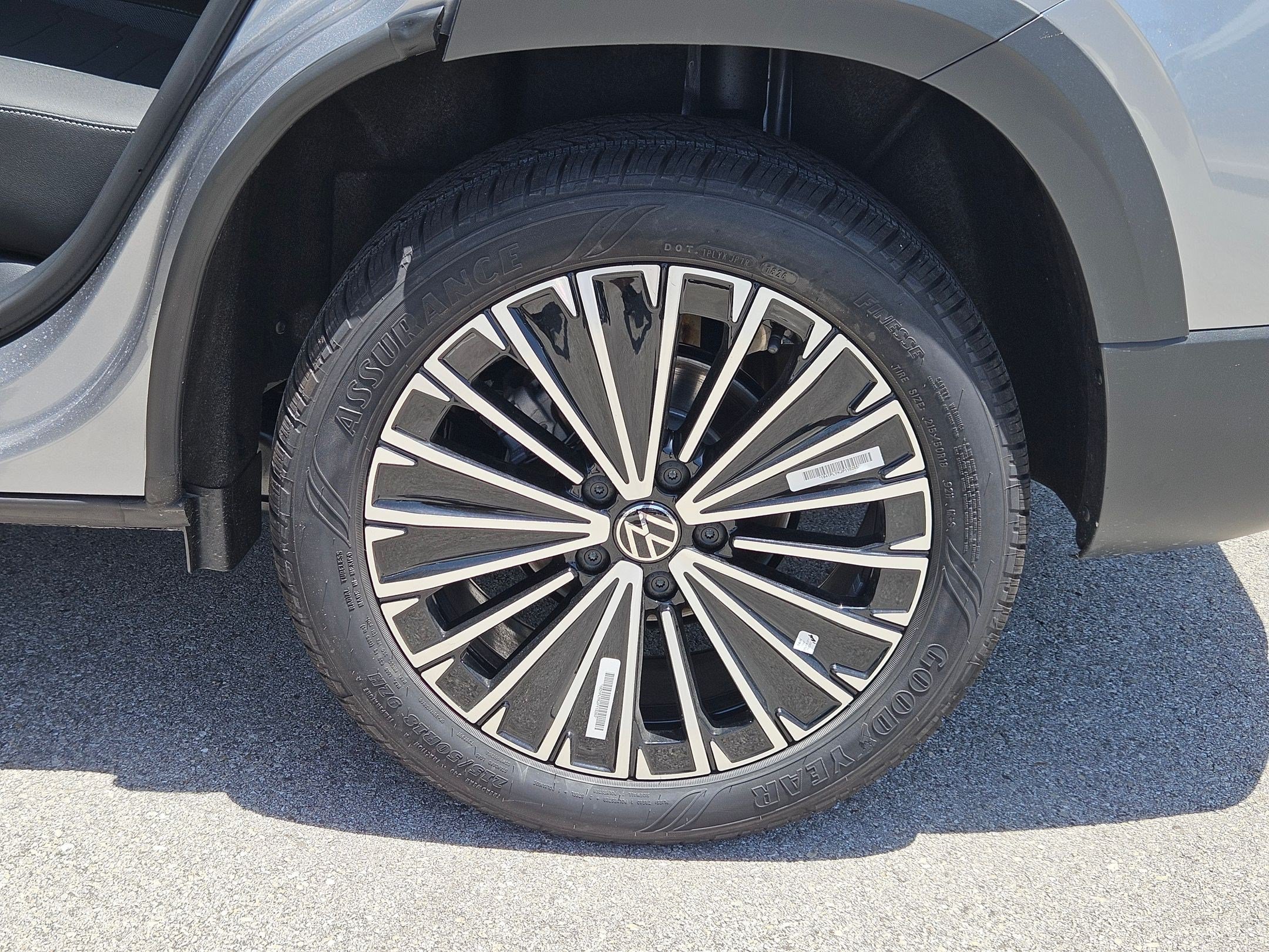 New 2026 Pyrite Silver Volkswagen SE image 19