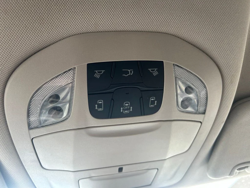 Used 2023 White Chrysler Touring L image 28
