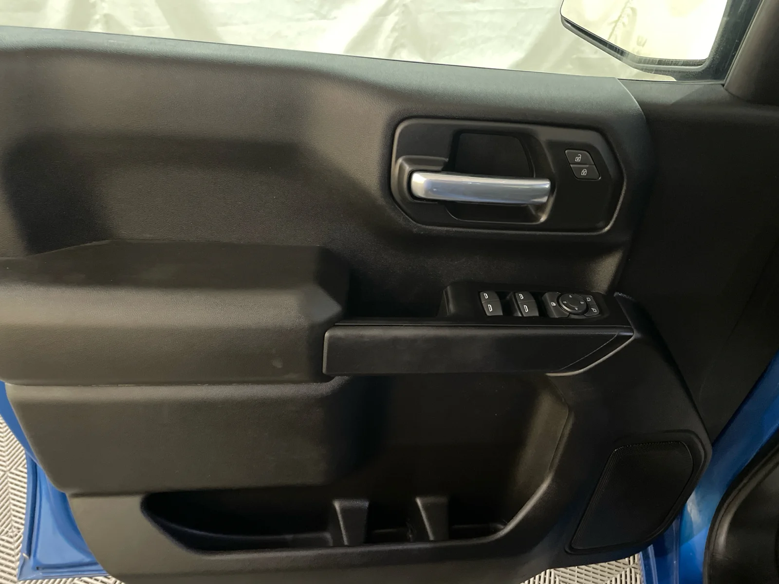 Used 2022 GLACIER BLUE METALLIC Chevrolet Custom image 10