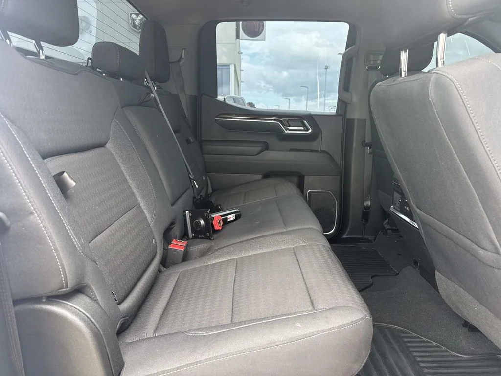 Used 2024 White GMC Elevation image 9