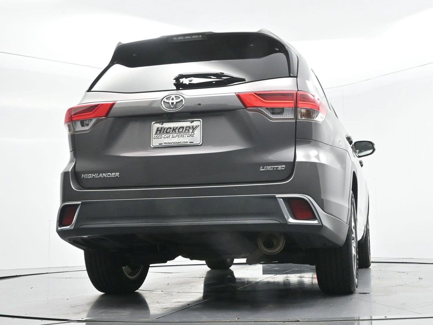 Used 2017 Predawn Gray Mica Toyota Limited image 49