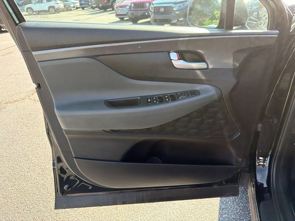 Used 2023 Black Hyundai SEL image 10